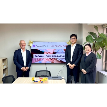 耀風會計師事務所與Hall Chadwick合照.jpg